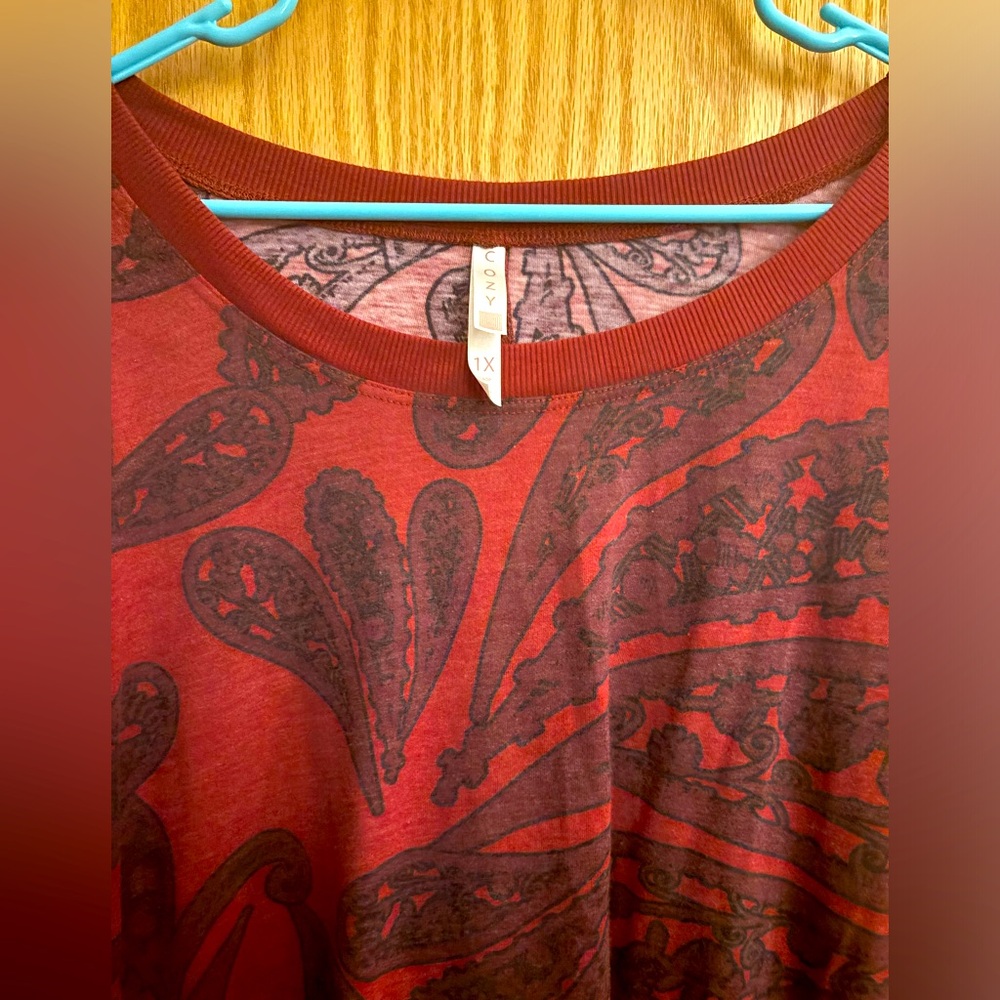 Fun black paisley print on a red background. Three quarter length sleeve.Size 1X
